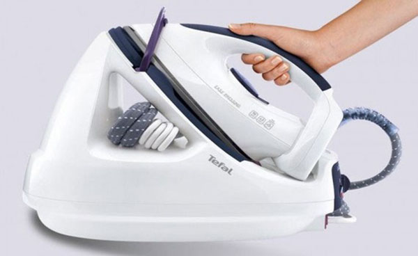 Bàn ủi TEFAL được trau chuốt tỉ mỉ về kiểu dáng bên ngoài, đồng thời còn trang bị nhiều tính năng thông minh bên trong.